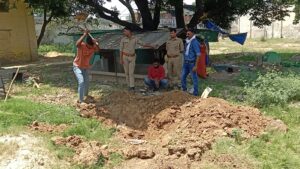 पत्नि की हत्या के आरोपी के साथ कलियर पहुँची बनारस की पुलिस, कब्र खुदवाकर अवशेष फोरेंसिक व डीएनए जांच के लिए भिजवाये